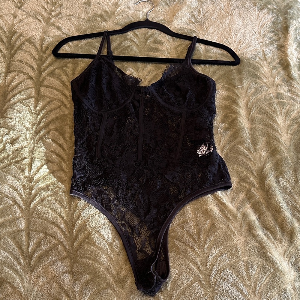Missguided lace bodysuit size US 6 UK 10